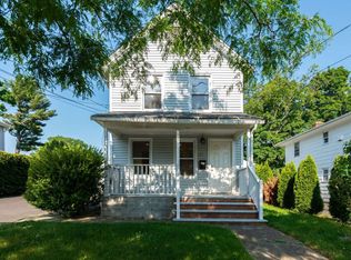 32 N Maryland Ave, Port Washington, NY 11050