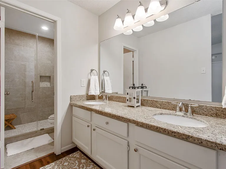 75 Fallshire Dr — Photo 10