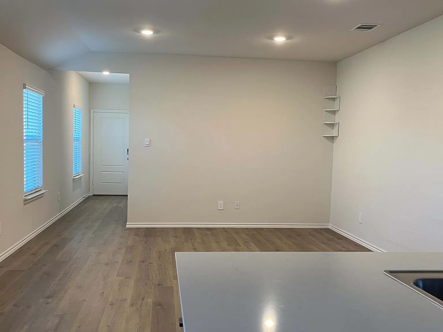 3 bed, 1565 sqft, $2,150 — Photo 4