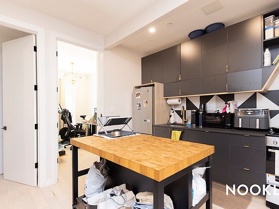 2nd image of 978 Kent Ave #1R