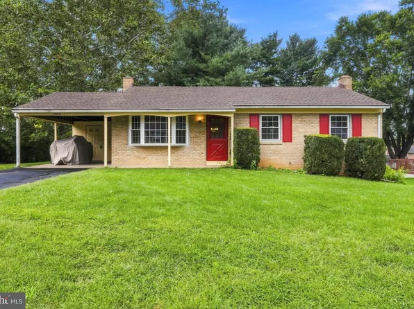 10831 Rosewood Dr, Hagerstown, MD 21740