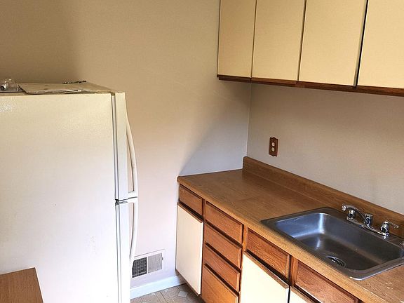 3rd image of 14 Glorney St