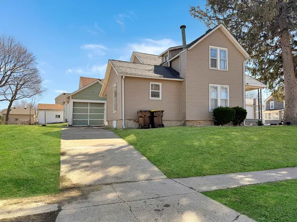 430 W American St, Freeport, IL 61032