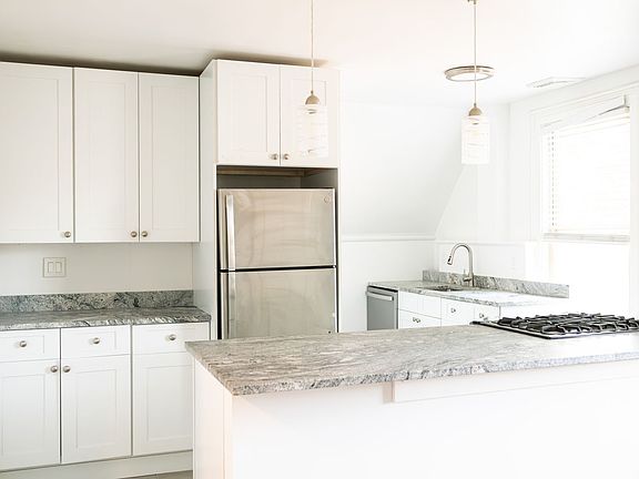 4th image of 60-62 Trumbull St #62-3