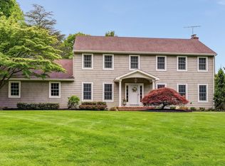 42 Hickory Ln, Lincroft, NJ 07738
