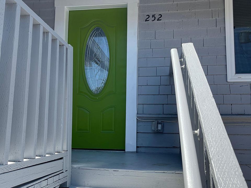 1st image of 250 S Vendome St