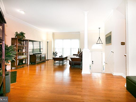 4th image of 2109 Kings Garden Way