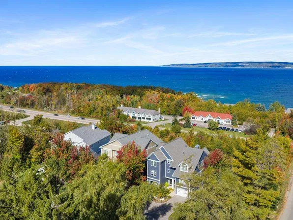 834 Resort Pike Rd, Petoskey, MI 49770