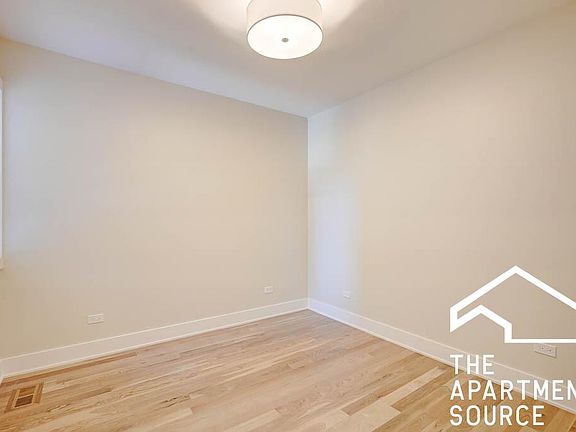 2nd image of 2019 W Ainslie St #1A
