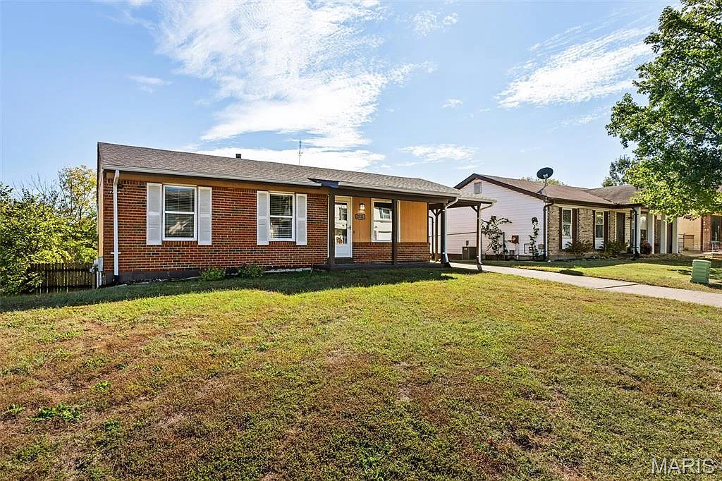 3 bed, 1.5 bath, 864 sqft, $1,800 — Photo 3