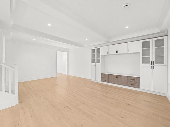 4th image of 8425 Venture Way #11