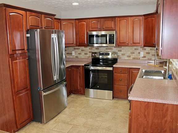 5th image of 214 General Cleburne Dr