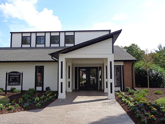3rd image of 704 Emerald Lake Dr APT 203
