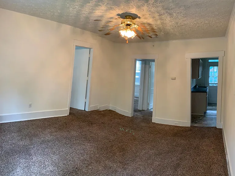 1424 W 10th St — Photo 13