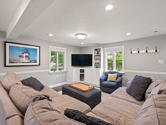 5th image of 169 Pond St