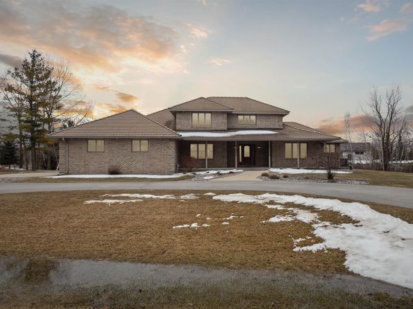W175 Lake Sandia Dr, Krakow, WI 54137
