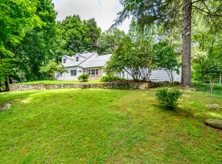 397 Lakeside Dr, Stamford, CT 06903