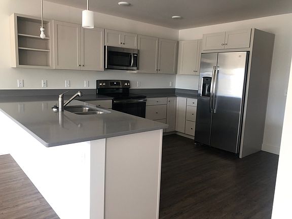 5th image of 3378 N 27th Ave #302