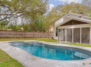 197 Lake Ridge Dr, Seguin, TX 78155