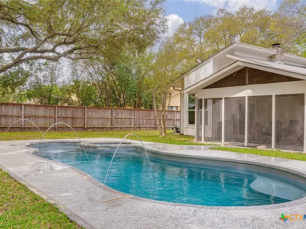 197 Lake Ridge Dr, Seguin, TX 78155