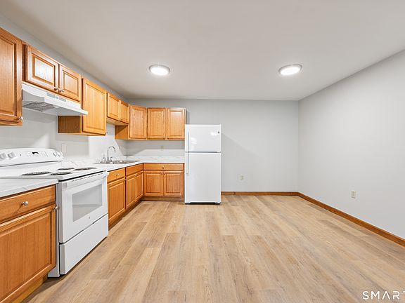 4th image of 180 N Cherry St #11