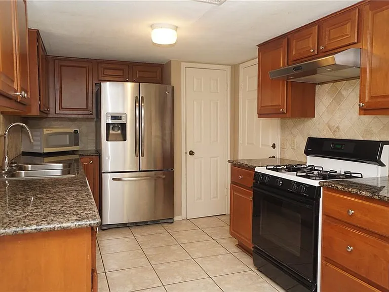 6525 Hart Ln — Photo 11