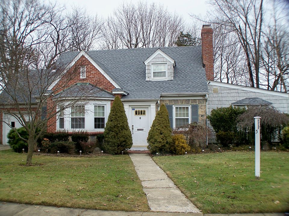 1st image of 5 Gerard Ave E