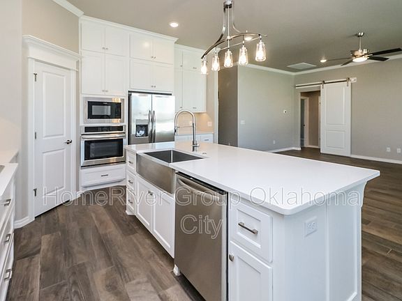 5th image of 9137 NW 115th St