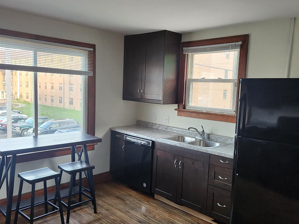 1st image of 160 W 4th St