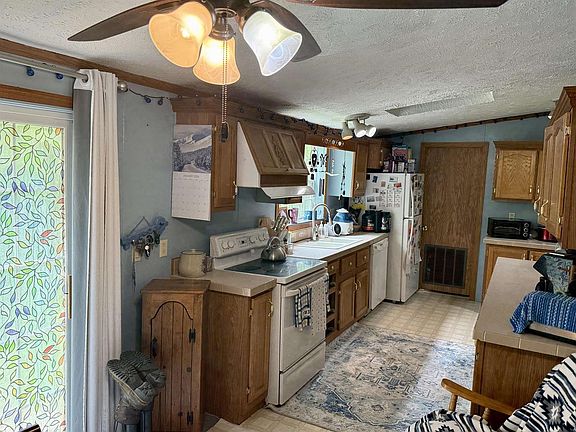 4th image of 18571 Hilltop Road