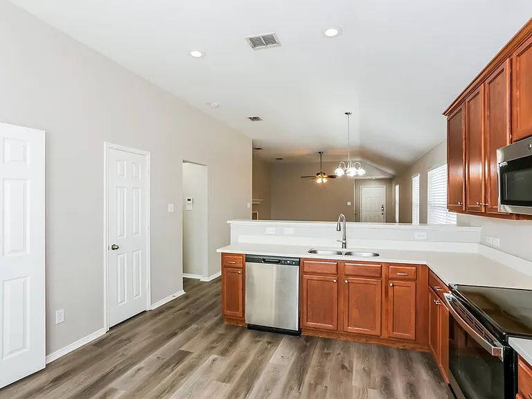 1205 Artesia Dr — Photo 7
