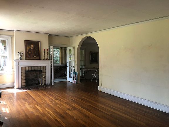 4th image of 1338 Avondale Ave