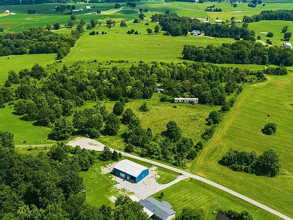 5th image of 560 Pleasant Valley Ln