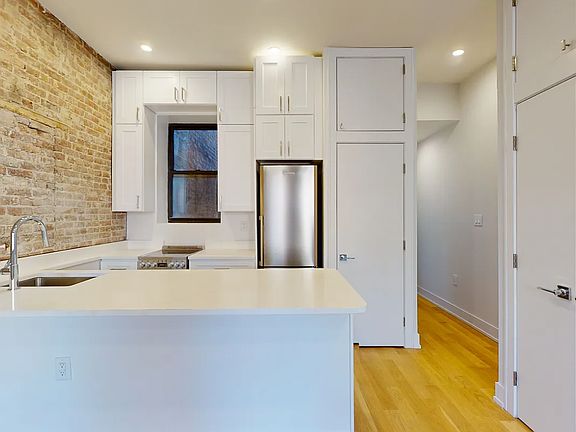 3rd image of 158 W 84th St APT 4A