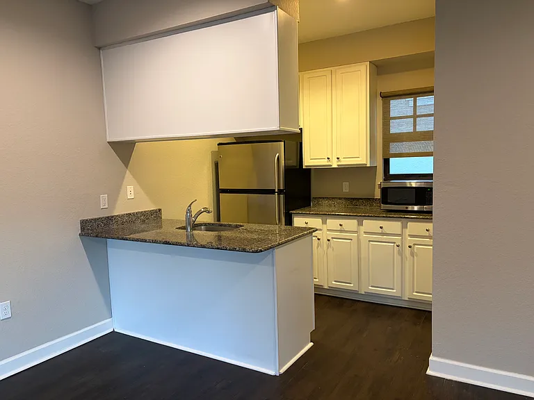 419 Midway St — Photo 3