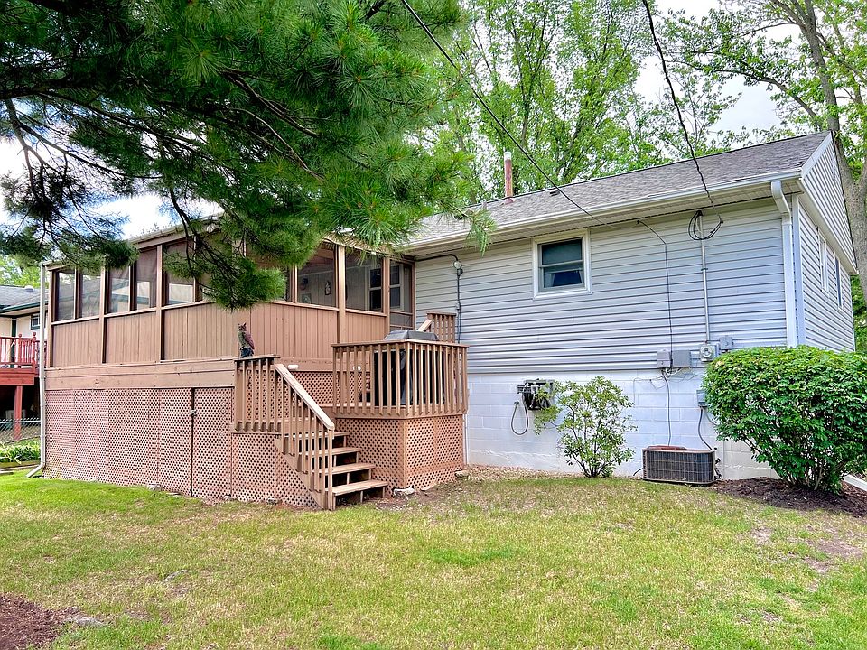 2nd image of 718 Wicker Ave