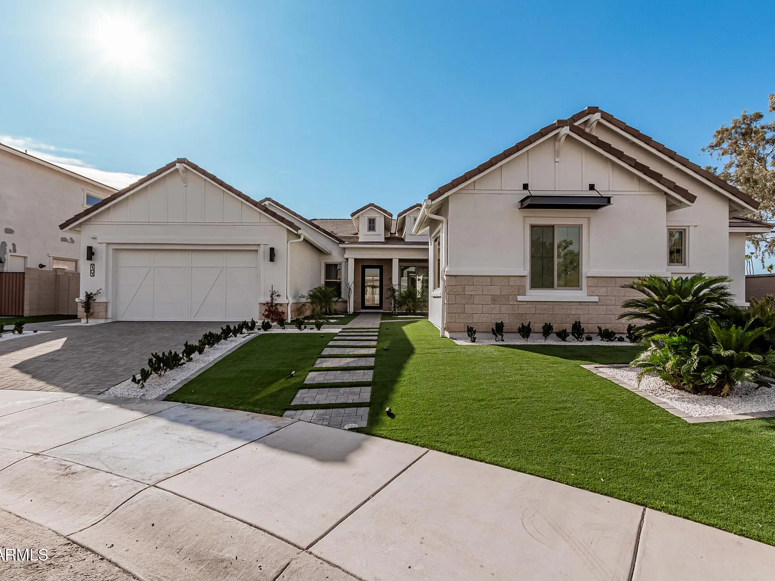 5 bed, 4.5 bath, 4143 sqft, $12,950 — Photo 2