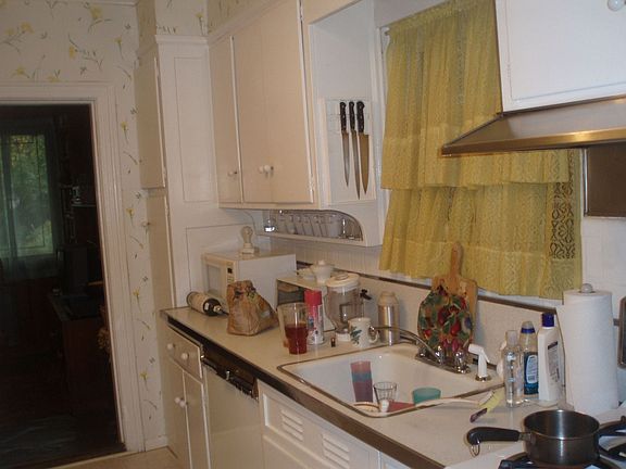 4th image of 1565 Waring Ave