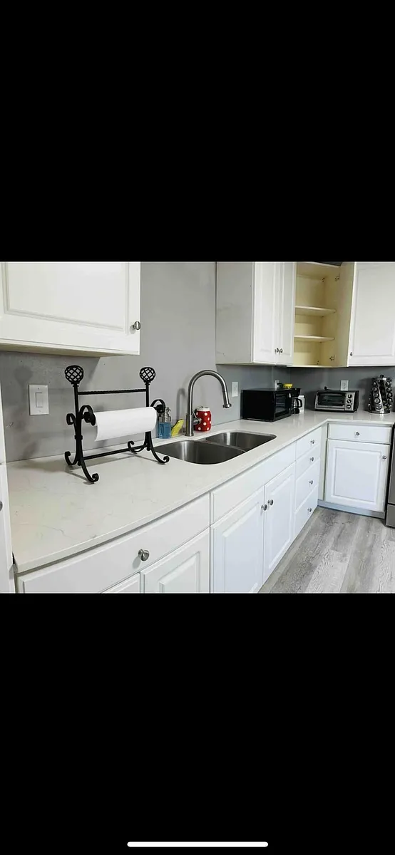 Building Photo - 2437 E Jones Ave #2