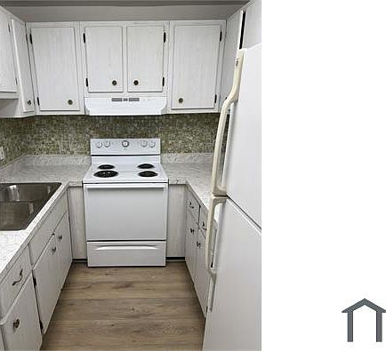4th image of 510 W Blue Heron Blvd #3