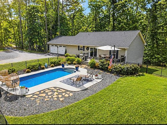 3rd image of 430A Valley Rd