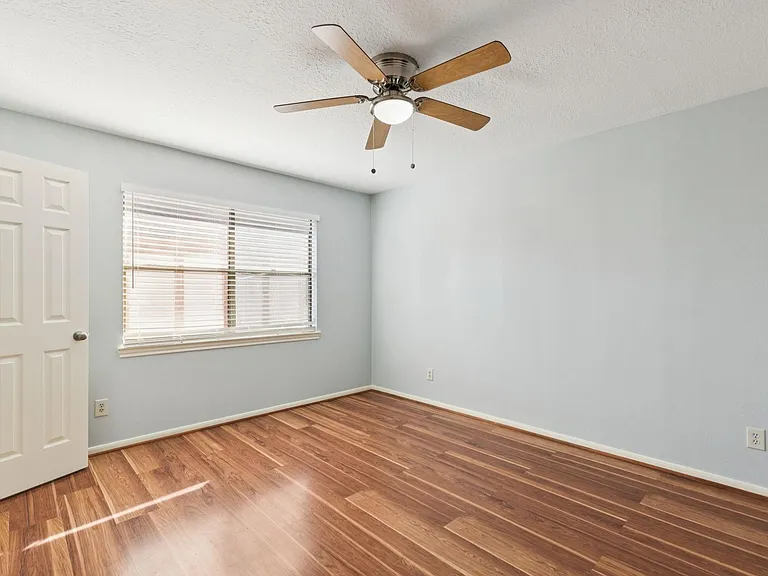 14819 Walbrook Dr — Photo 33