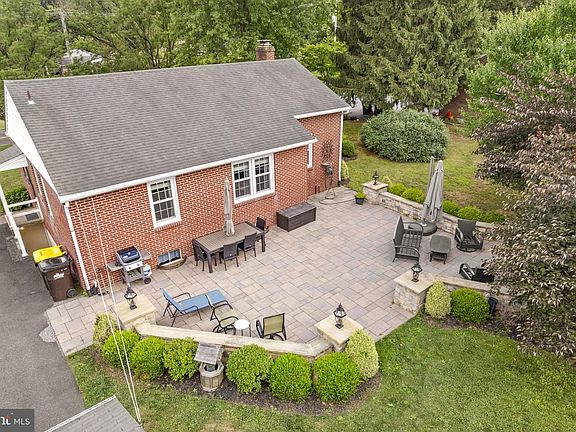 2nd image of 149 Linfield Trappe Rd