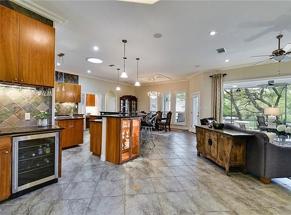 5th image of 100 W Majestic Oak Ln