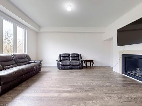 5th image of 630 Lemay Grv