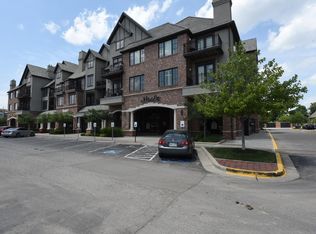 10531 Mission Rd, Leawood, KS 66206