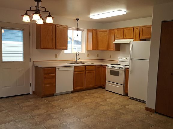 2nd image of 207 10th St #A