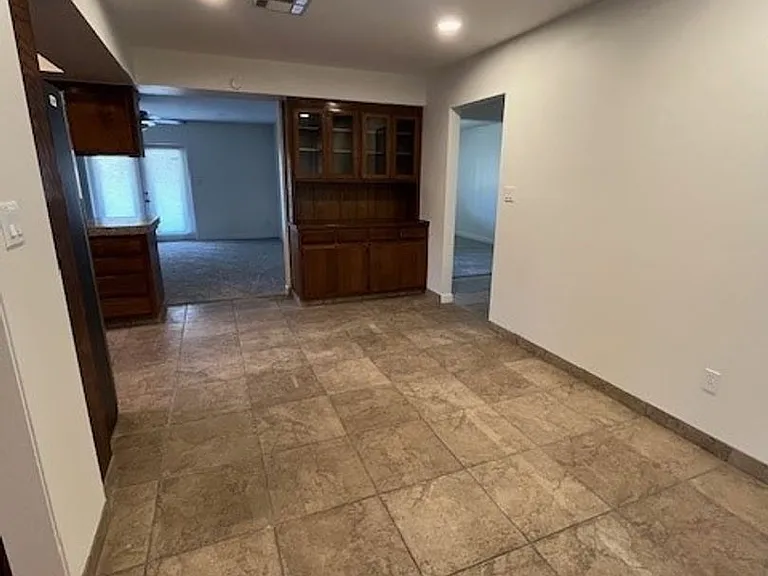 8900 Campus Park Ct — Photo 5