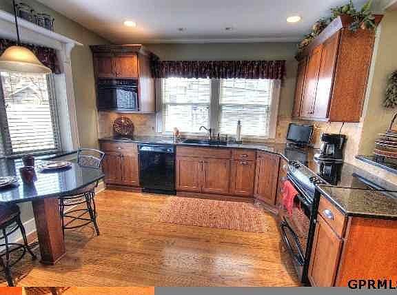 3rd image of 5124 Izard St