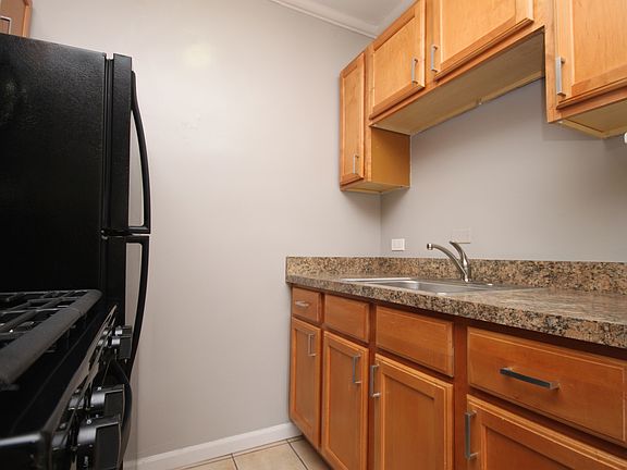 2nd image of 1261 W Argyle St APT 102